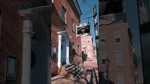 Does the ghost of a female stranger haunt Gadsby’s Tavern Museum in Alexandria, Virginia?