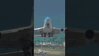 Boeing 747 liftoff at St Maarten🏝️