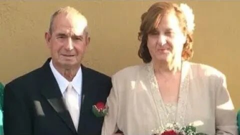 Feliz Aniversario para Mama y Papa de su hija