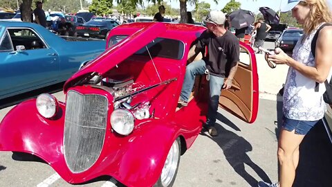 Classic Muscle Cars Shining At Car Show