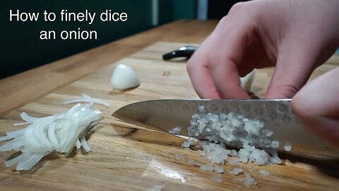 How to finely cut an onion