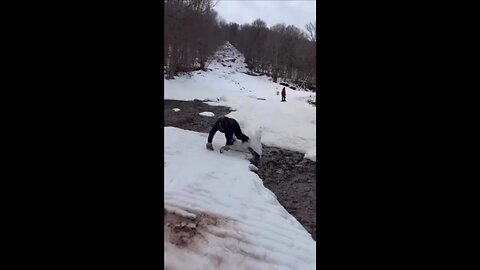 Ski Fall Into A Puddle Of Mud - Funny Falls