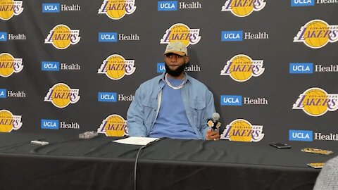 LeBron James breaks down what makes Carmelo Anthony unique as a scorer