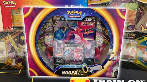 Opening up the Pokémon Fusion Strike Hoopa V Box