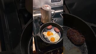 The sounds of breakfast #castironcooking