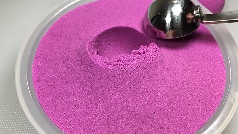 Very Satisfying Kinetic Sand Cutting and Scooping Video