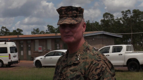MARFORPAC Commander Lt. General Rudder meets with the MRF-D 22 ACE