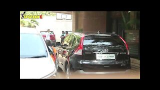 Twinkle Khanna with Akshay Kumar and Nitara snapped at a clinic | SpotboyE