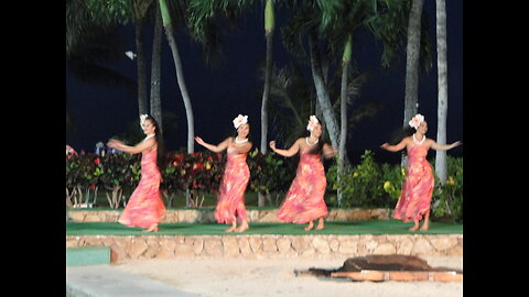 Maui, Hawaii Bucket List Trip Dancing