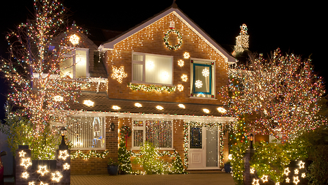 The Story Behind the Tradition of Hanging Christmas Lights