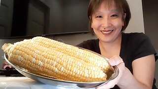 Wanna eat with me Wednesday?***ASMR/Mukbang-ish***Corn on the Cob slathered with Butter!