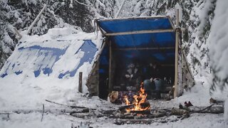 Building the Shed's Bench in Snow - Building a Long-term Camp | Camp Firlend