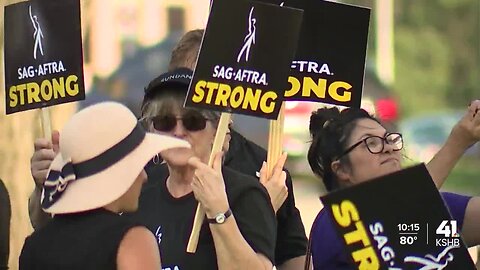 'We’re fighting': Rally in Kansas City held to support SAG-AFTRA strike