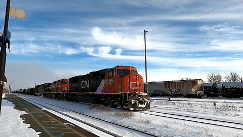 Manifest Train Westbound CN 5694 & CN 2622 Engines In Ontario