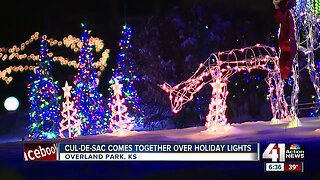 Entire cul-de-sac comes together for Christmas light display