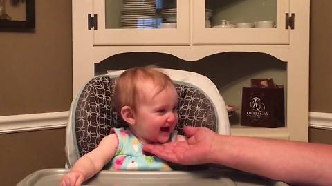 Funny Tot Girl Loves When Her Dad Jiggles Her Chin