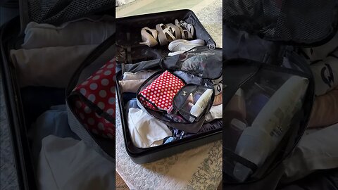 PACKING FOR GREECE #travelcouple #travelvlog #cruisevlog #packwithme #greekislands #greecetrip