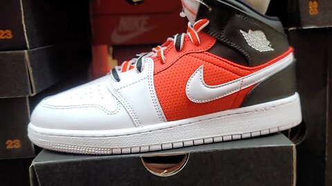 Air Jordan 1 Mid "Infrared 23" (Gs)