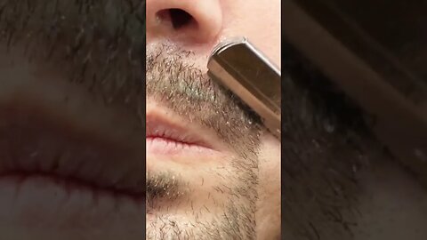 Shaping The Goatee With A Razor