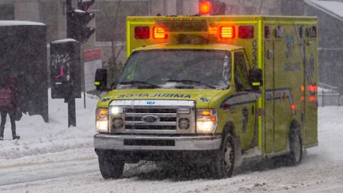 Ce tableau compare le nombre de décès causés par la grippe et la COVID-19 au Québec