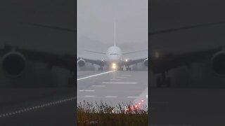 ☔️Airbus A380 landing in bad weather