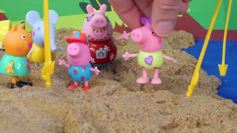 168 8Peppa Pig at the Beach finds Dinosaur Fossils Toy Learning Video for Kids!