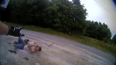 Unbelievably shocking video of Police Officer saving couple from rattlesnake