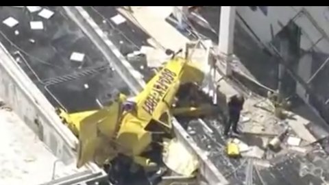 Small airplane crashes into Fort Lauderdale condo building