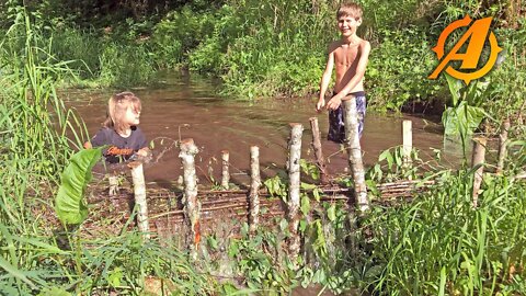 Building A Bushcraft Survival Swimming Hole!