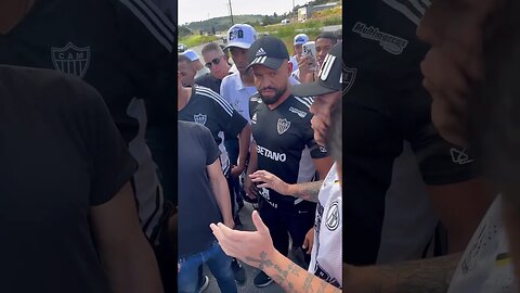 Galoucura conversando com Eduardo Coudet e pedindo a sua saída do Atlético-MG