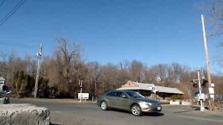 Driver ignores red light at railroad crossing