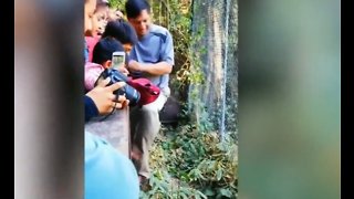 Man jumps into tiger enclosure at Oakland Zoo