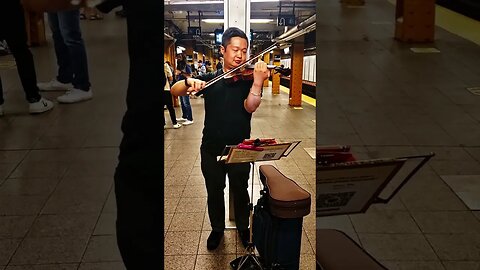 Xinou Wei throws down on the violin at Union Square