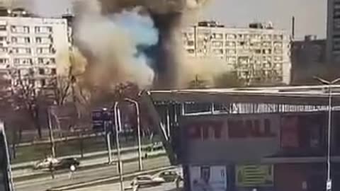 Ukraine war footage: moment MLRS "Smerch" strikes civilian apartment building in Ukraine