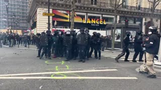 French Riot police are forced to escape after a fail push to the protesters