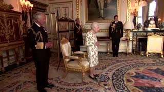 Queen Elizabeth presents George Cross award to health workers