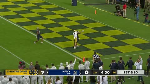 Notre Dame's Braden Lenzy with the CATCH OF THE YEAR?! 🤯😤