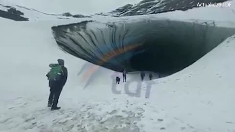 In the death cave, tourist ignores the warnings and die