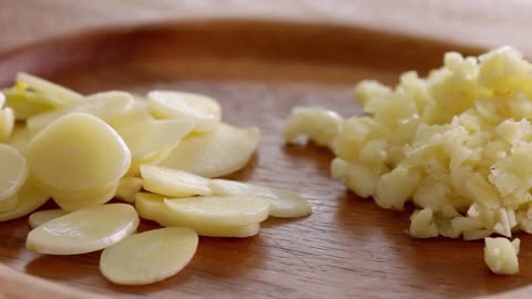The REAL Health Benefits of Garlic and Honey