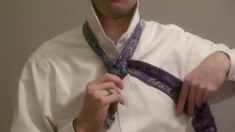 How to Tie a Tie (Mirrored _ Slowly) - Full Windsor Knot