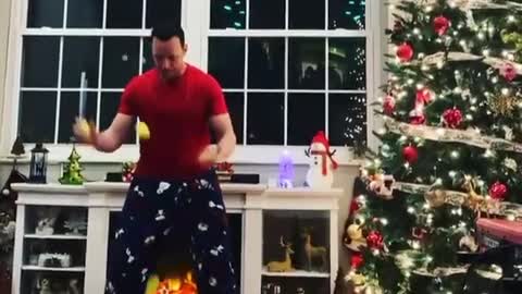 Guy juggles tennis balls on keyboard to tune of 'We Wish You A Merry Christmas'