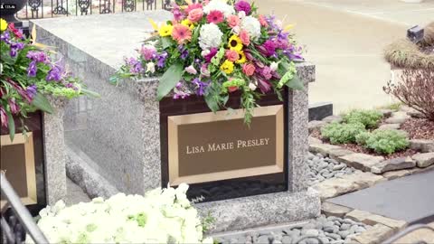Lisa Marie Presley mourned at Graceland memorial
