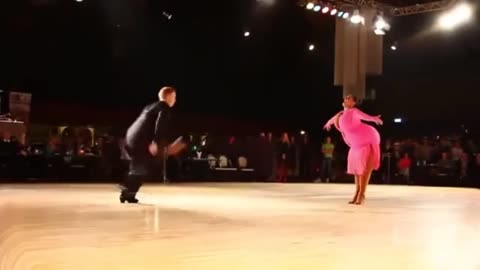 Fat couple dance superbly