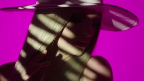 Alexandra Stan feat. Havana - Ecoute (Official Music Video)