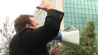 Flashback 2006: Alex Jones Protests Bilderberg Group Meeting In Canada