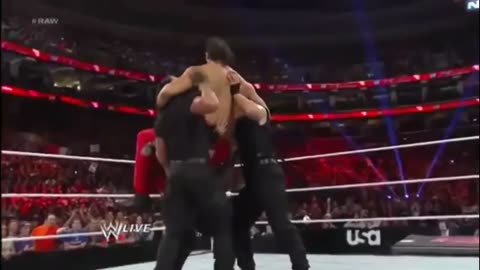 Roman Reigns Dominates with Incredible Powerbomb on The Great Khali