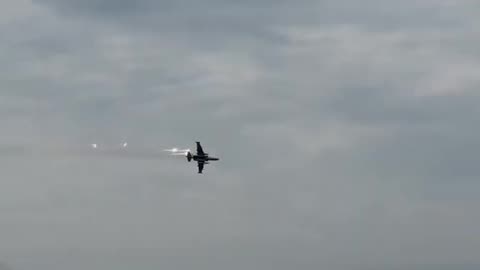 Su-25 strikes Russian positions with American Zuni missiles