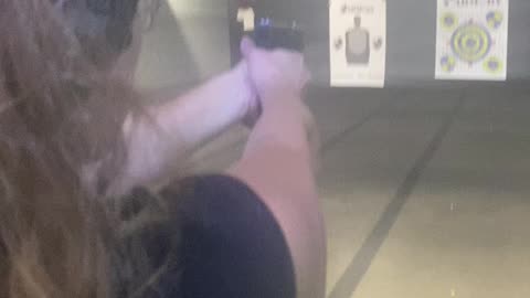 My wife shooting at an indoor range.🔫 🇺🇸