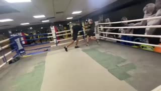 Sparring aggainst a Ukranian Proffesional Boxer-Kickboxer (Highlights)