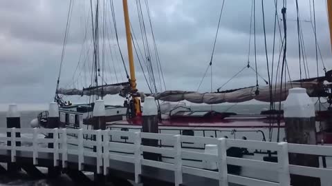 Klipper loopt haven Vlieland aan bij storm